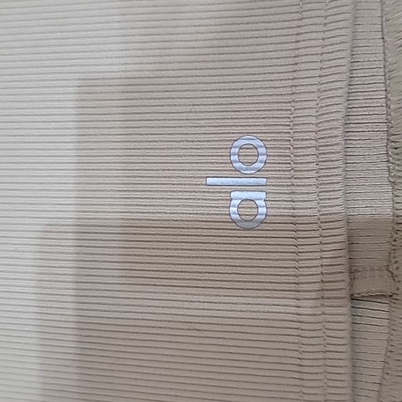 ALO Yoga Top - Picture 3 of 4